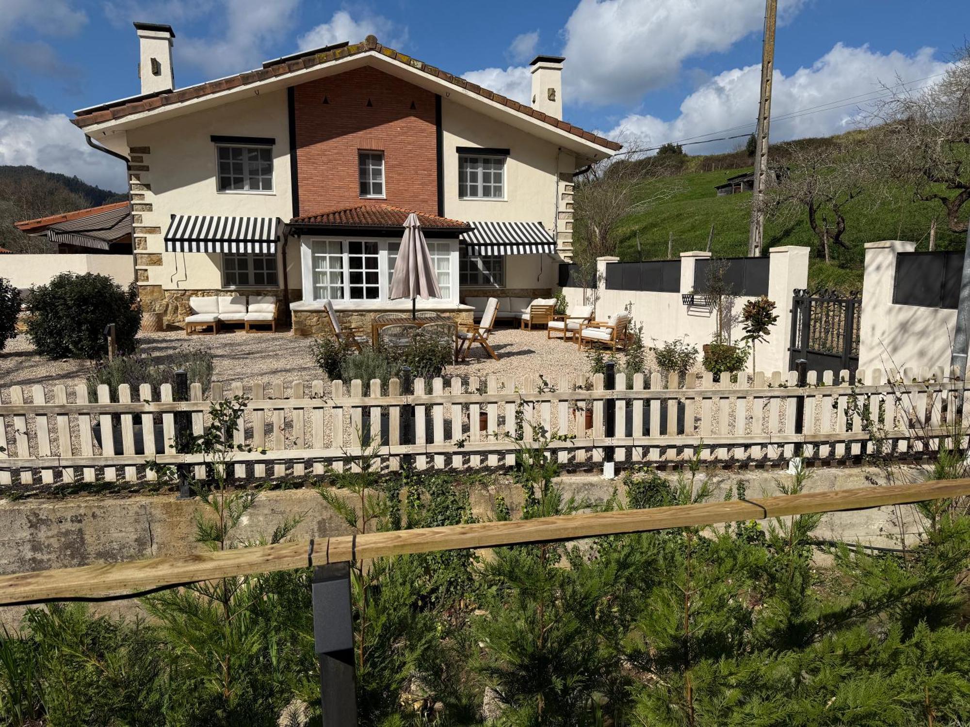 באקיו Gurah Boutique Apartments מראה חיצוני תמונה